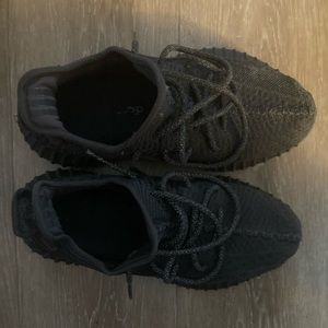 Yeezy 350 onyx sneaker
